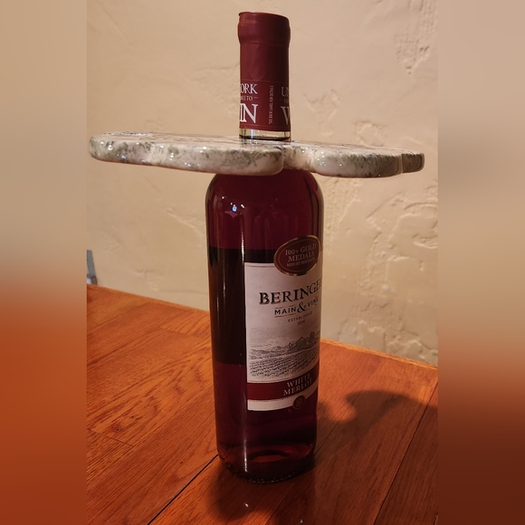 Ceramic wine bottle decoration /4 wine glass holder(wine & glasses not includedl - Picture 3 of 4